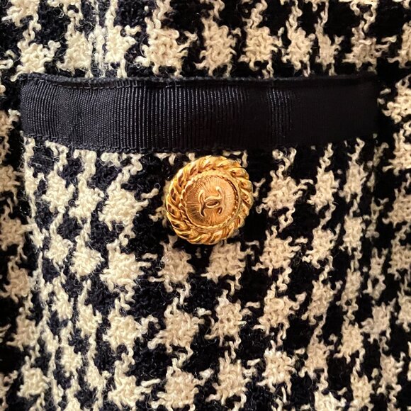 Authentic CHANEL VINTAGE 1980s classic houndstooth jacket, CC buttons, FR40/US10 - Picture 3 of 7